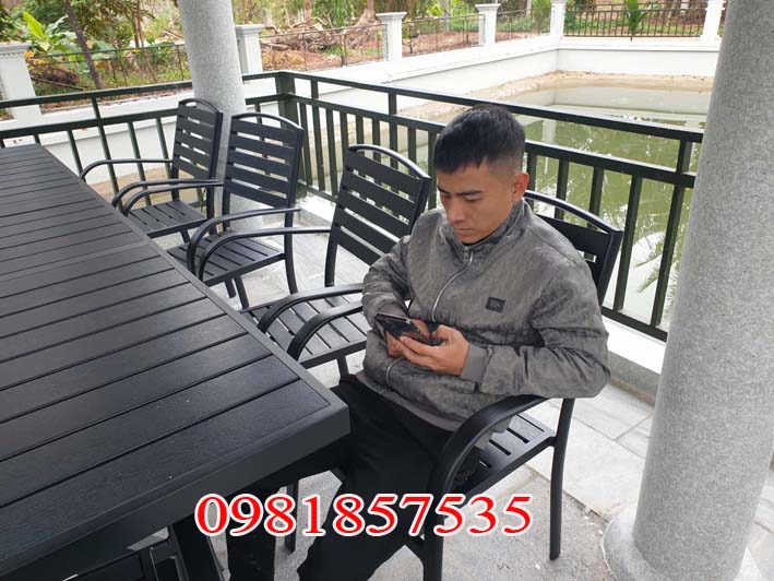 bàn ghế ngoài trời composite