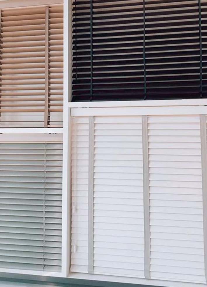 giá rèm sáo nhựa giả gỗ